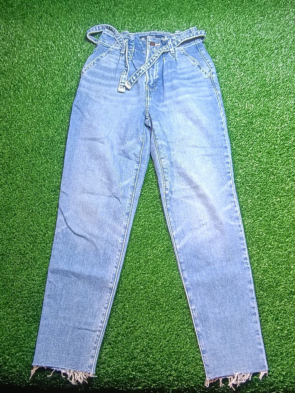 Hollister Ultra High-Rise Mom Jeans - Vintage Stretch - Picture 1 of 7